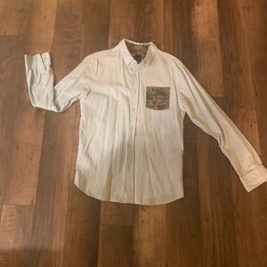 Modern Amusement Men’s M. Light blue button down